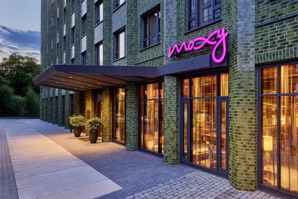 L'expansion Moxy Hotels, qui prévoit d'atteindre 100 hôtels en Europe d'ici 2025, tout en offrant des expériences dans l'hôtellerie de luxe.